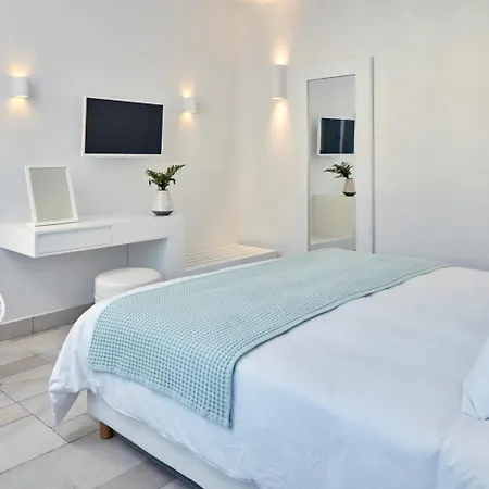 Aqua Blue Hotel Perissa (Santorini)