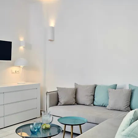 Aqua Blue 5* Perissa (Santorini)